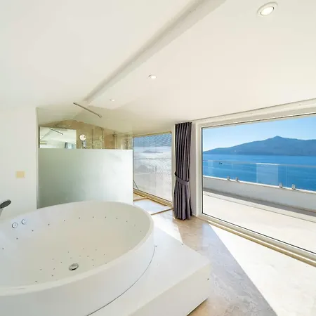 ヴィラ Lumineux Kalkan